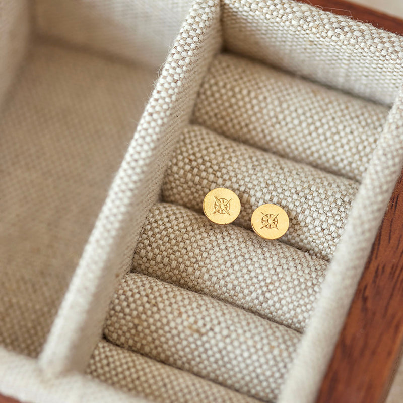 Compass Studs